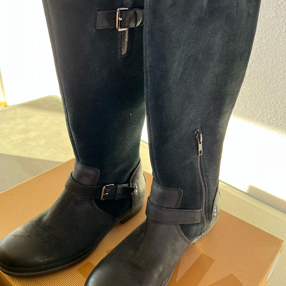 UGG Thomsen Black Boots